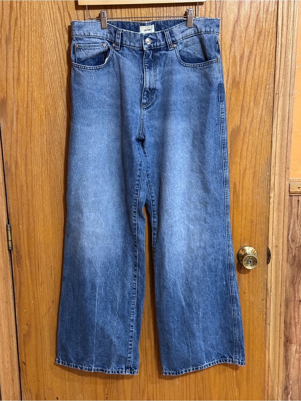 DL1961 women’s sz 30  Desi Bootcut wide leg Jeans